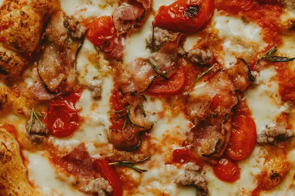 Pizza with tomatoes and cheese, the classic Margherita-style topping combination on a thin crust